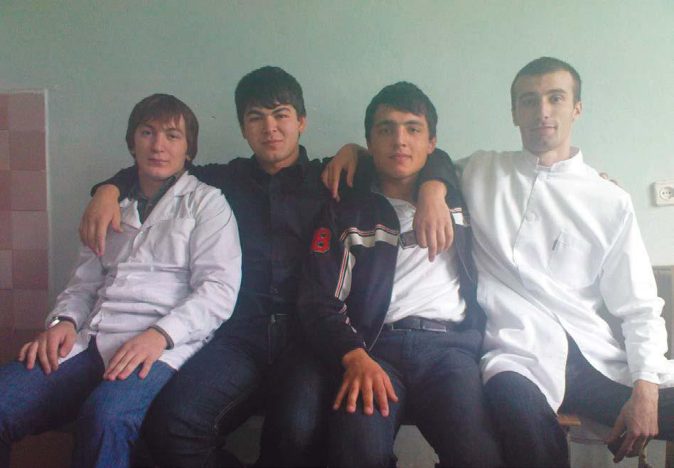 Алим Чеченов, 3 курс, с одногруппниками Алим Чеченов, 3 курс, с одногруппниками